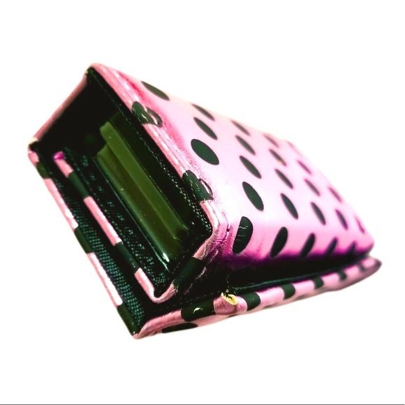 2 Spotlight Eyeshadows & Lipgloss Set NWT - Picture 4 of 13